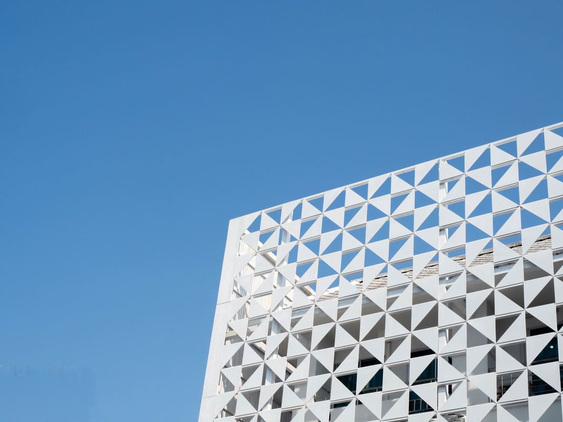 lakstu-pjovimas-lazeriu-fasadu-apdaila-ir-architektura-patvorys.lt