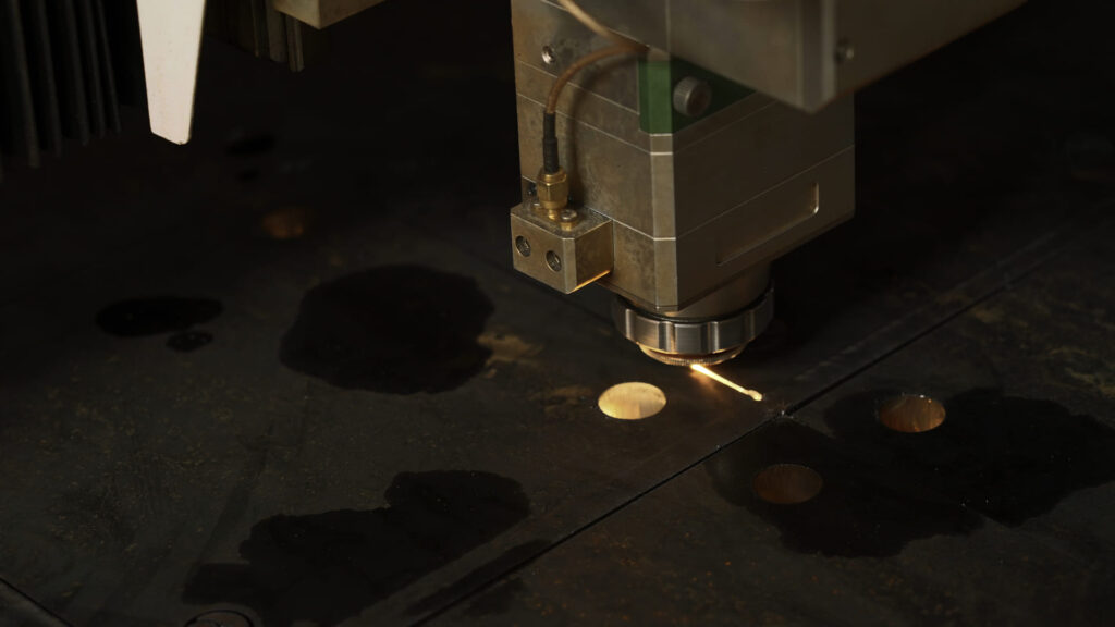 metalo-pjaustymas-lazeriu-metalo-lakstu-pjaustymas-lazeriu-kaune-patvorys