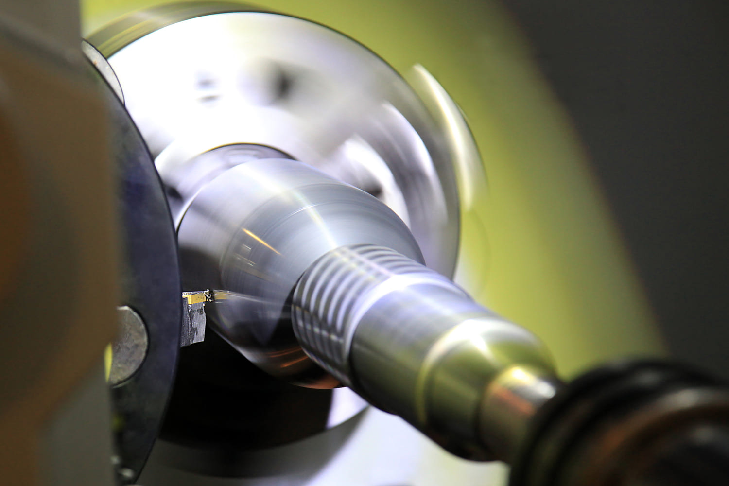 Kaip metalo tekinimas padeda kurti nestandartines konstrukcijas